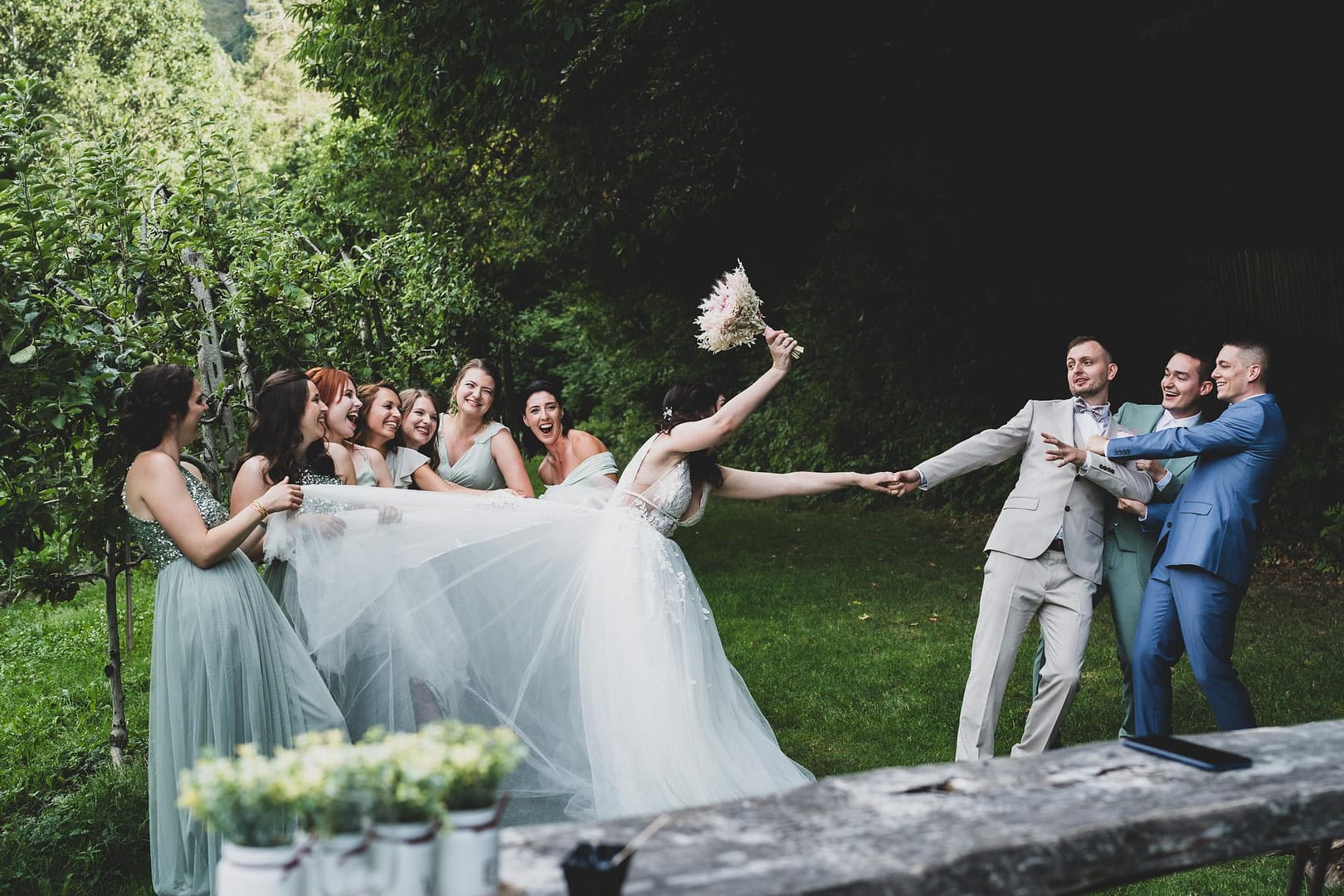Photographe de mariage en Valais, mariage champêtre de Roxanne à la Grange Rouge près de Martigny en Valais