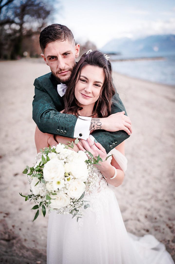 Dis-moi oui : photographe pour vos mariages : Plage de Vidy, jai adoré prendre ce couple sur cette plage !