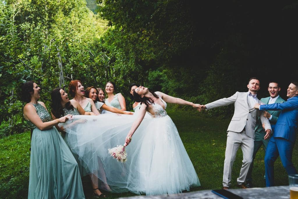 Un mariage à la maison rouge a Martigny en Valais : Photographe de mariage Dis-moi oui
