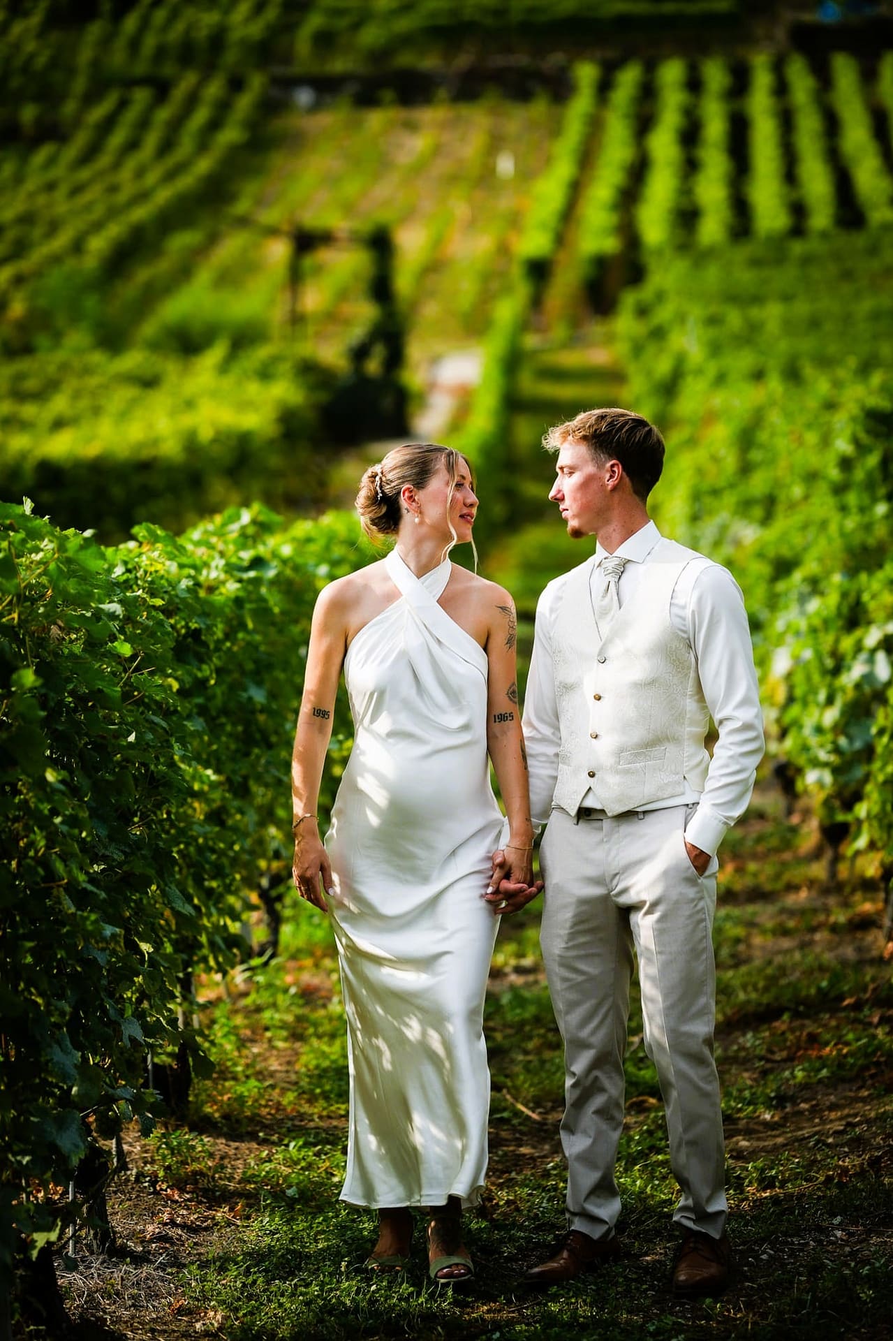Prix photographe mariage Suisse: Dis-moi oui à Aigle pour un mariage intime